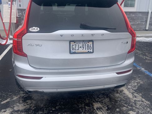 Used 2019 Volvo XC90 T6 Momentum image 5