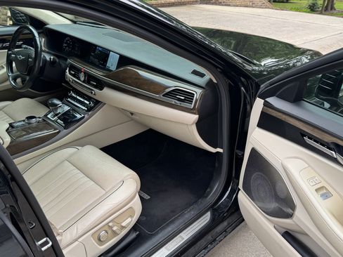 Used 2017 Genesis G90 3.3T Premium RWD image 18