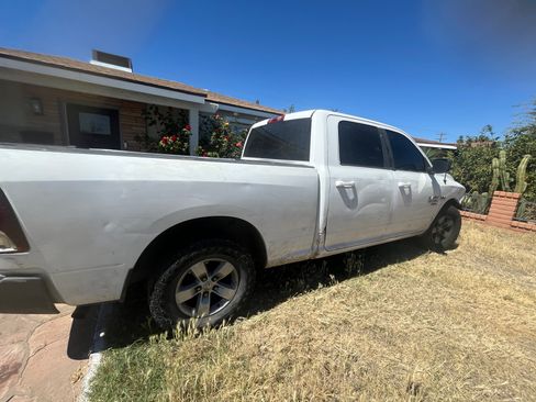 Used 2019 RAM 1500 Classic SLT image 9