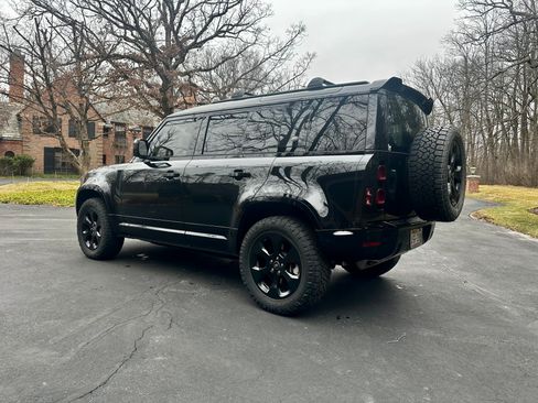 Used 2022 Land Rover Defender 110 SE image 10