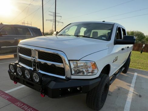 Used 2018 RAM 2500 Tradesman w/ Chrome Appearance Group AWD/4WD image 9