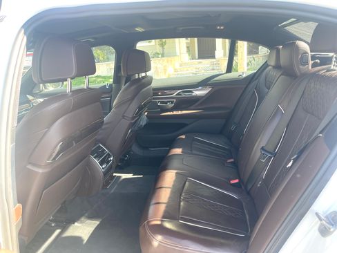 Used 2017 BMW 740i image 11