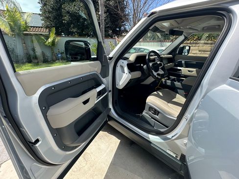 Used 2022 Land Rover Defender 110 SE AWD/4WD image 17