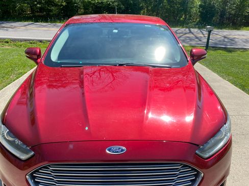 Used 2016 Ford Fusion Titanium FWD image 2