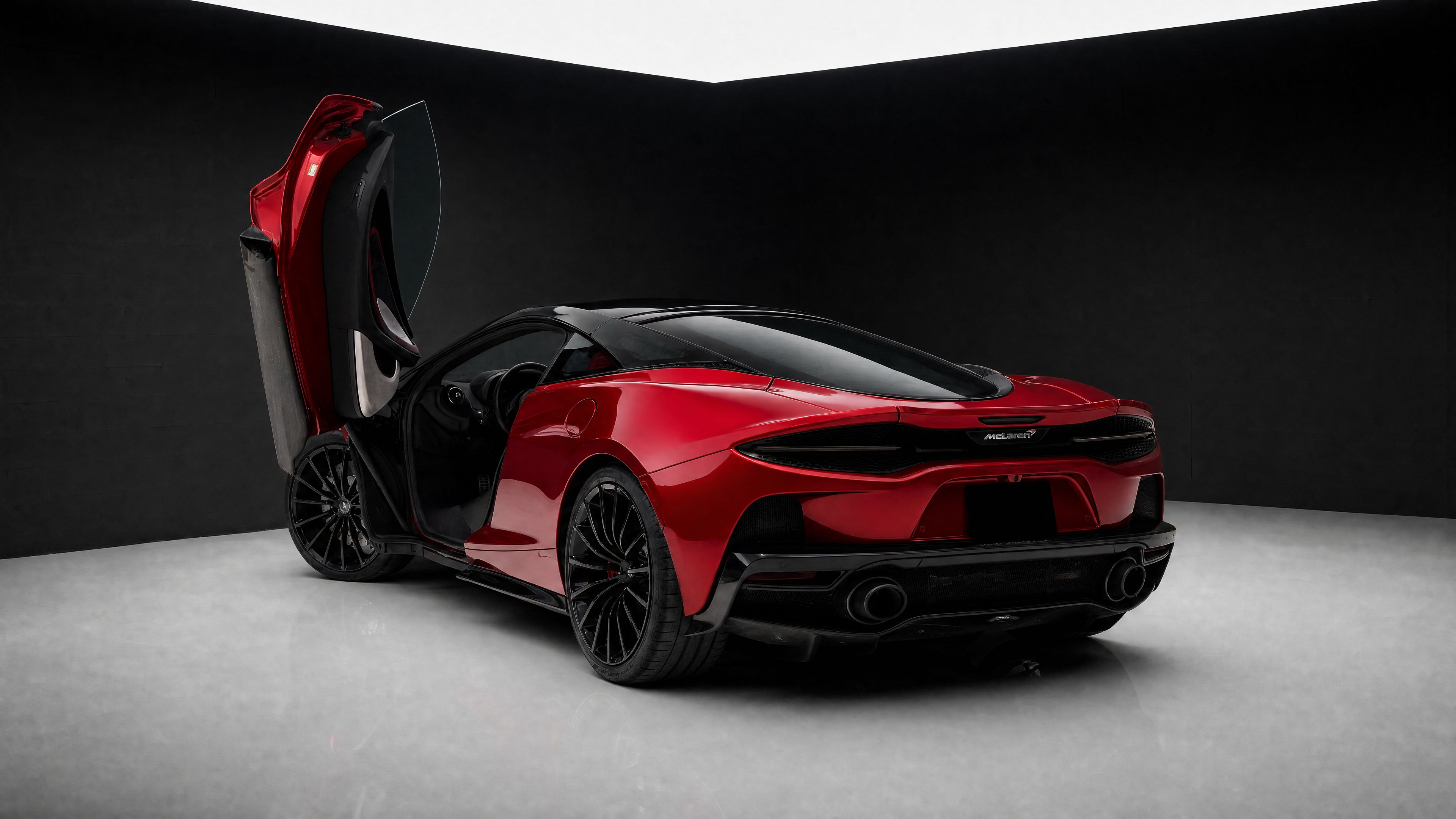 Used 2020 McLaren GT RWD image 6