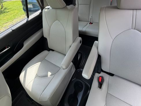 Used 2024 Toyota Grand Highlander AWD image 6