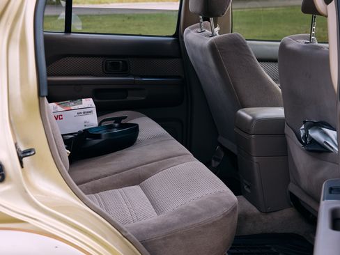 Used 2004 Nissan Pathfinder SE w/ (SRF) SE Sunroof Pkg image 11