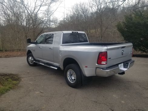 Used 2018 RAM 3500 SLT w/ Luxury Group image 5