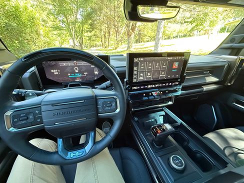 Used 2024 GMC Hummer EV 3X AWD/4WD image 27