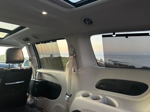 Used 2018 Chrysler Pacifica Limited w/ Advanced Safetytec Group FWD image 13