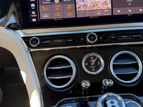 Used 2024 Bentley Continental GT V8 image 12