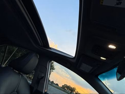 Used 2018 Toyota Camry SE w/ Moonroof Package image 11