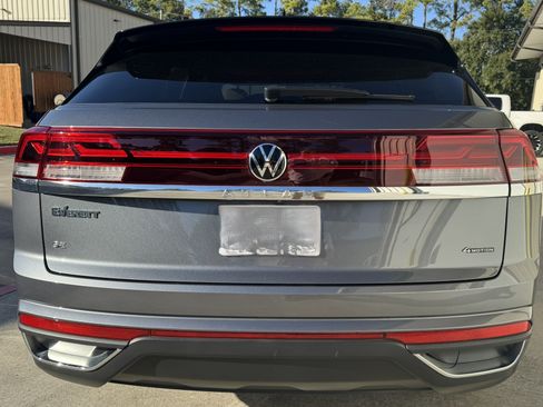 Used 2024 Volkswagen Atlas Cross Sport SE image 6