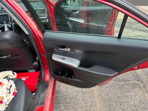 Used 2014 Toyota Camry FWD image 2