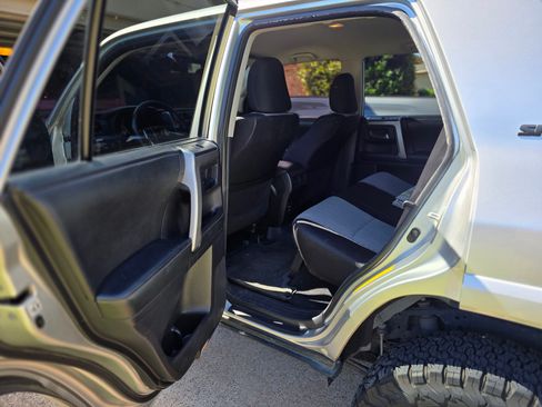 Used 2014 Toyota 4Runner SR5 image 5