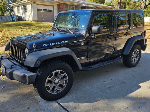 Used 2013 Jeep Wrangler Unlimited Rubicon w/ Connectivity Group image 4