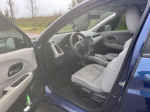 Used 2017 Honda HR-V LX image 5