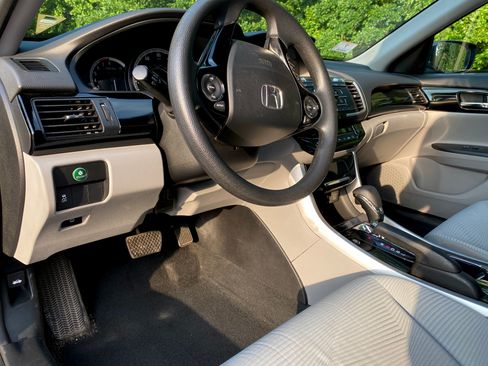 Used 2016 Honda Accord LX image 8