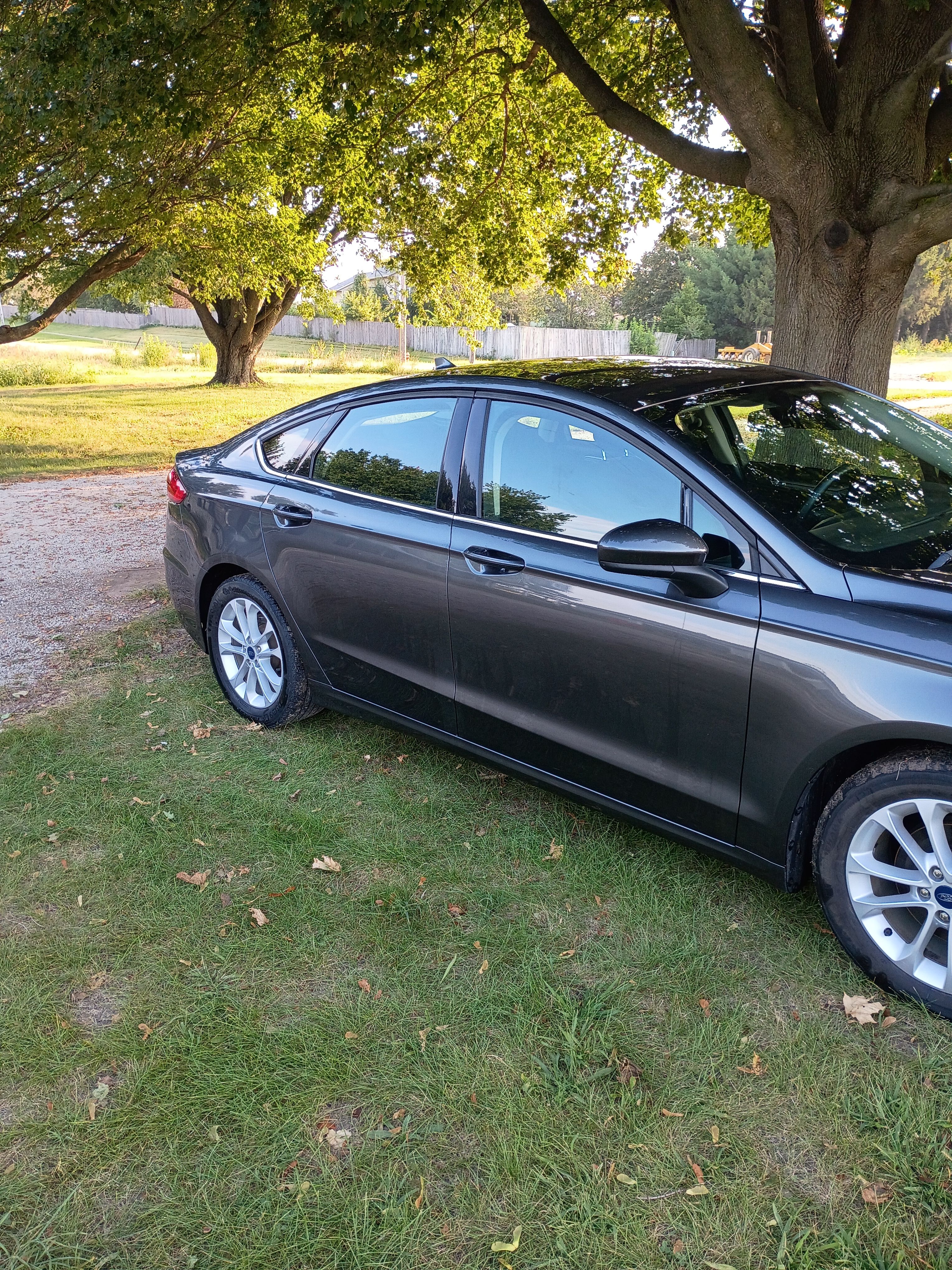Used 2020 Ford Fusion SE FWD image 4