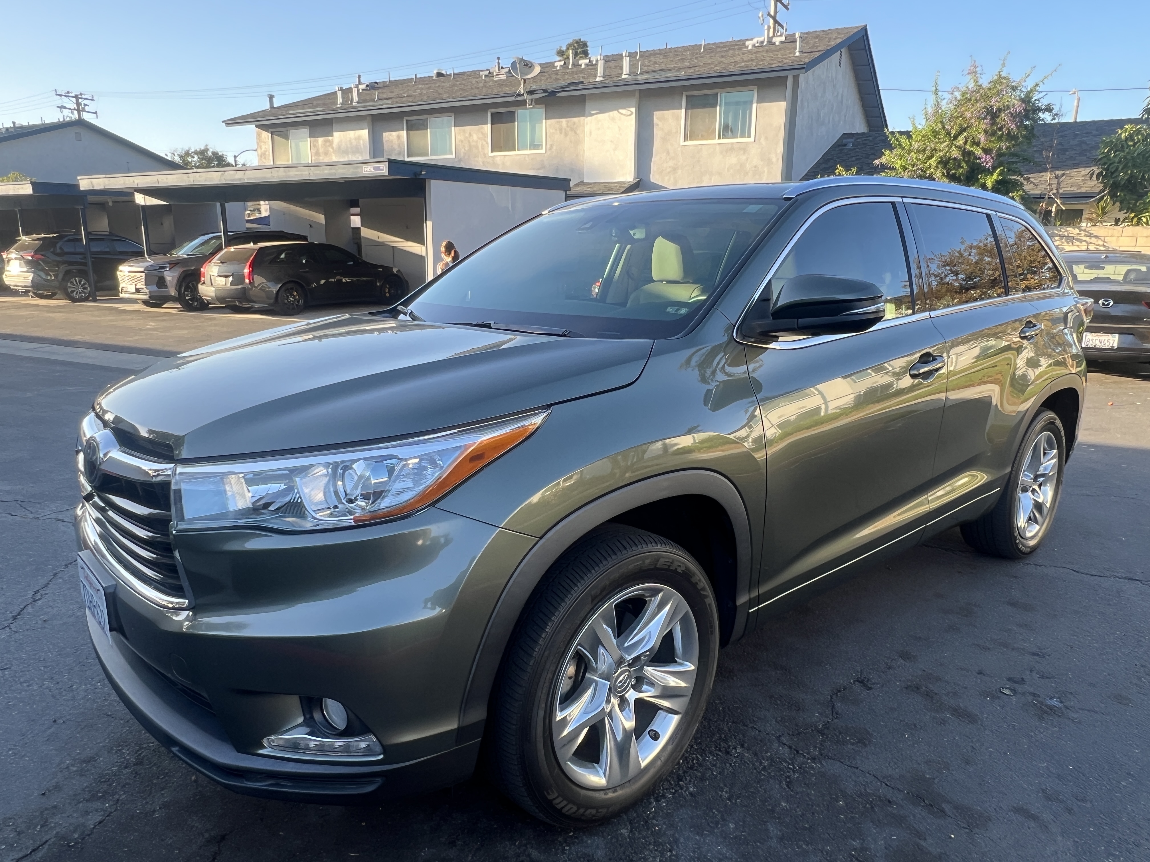 Used 2014 Toyota Highlander Limited w/ Driver Technology Package FWD image 1