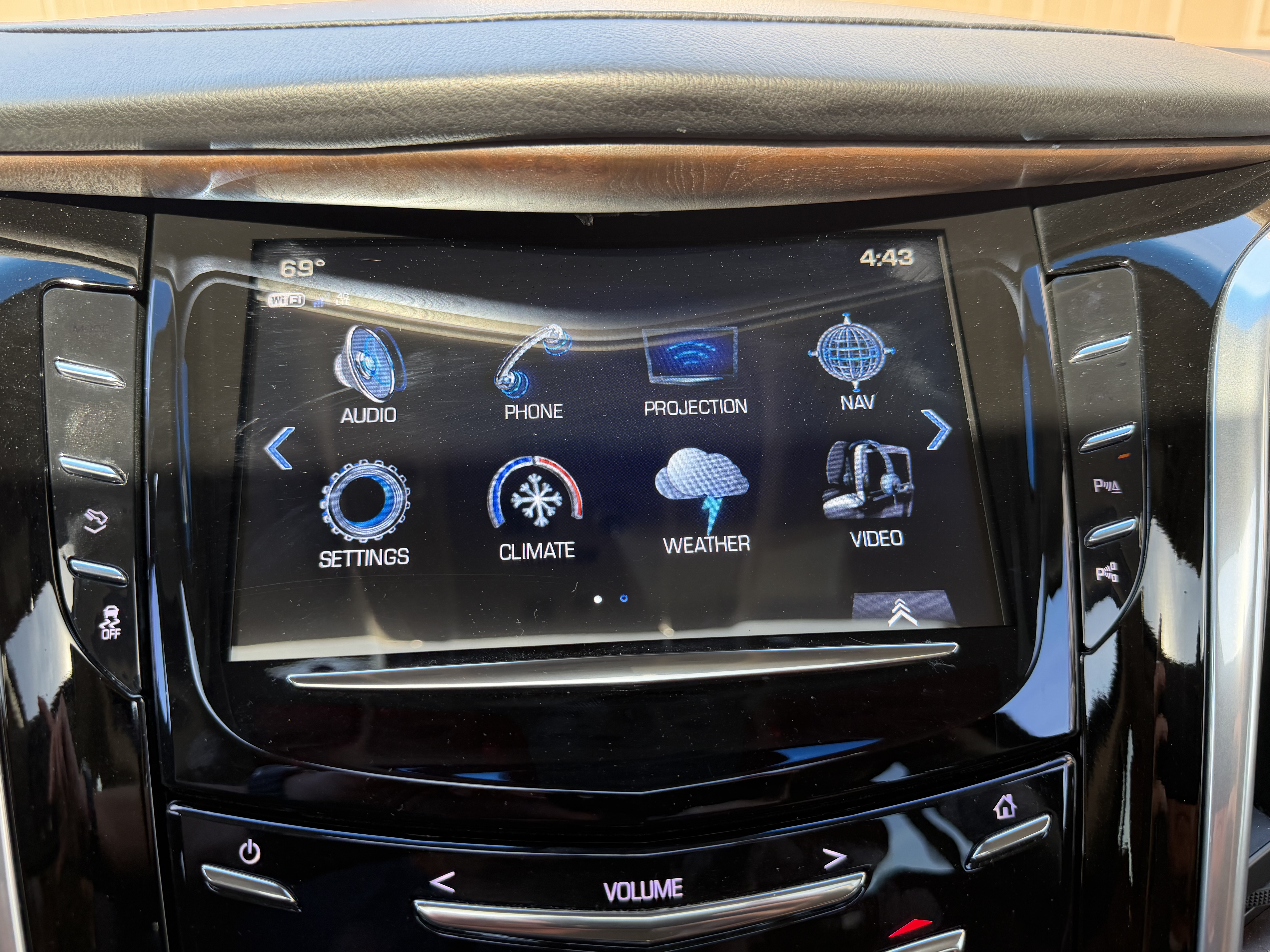 Used 2019 Cadillac Escalade Premium Luxury AWD/4WD image 14