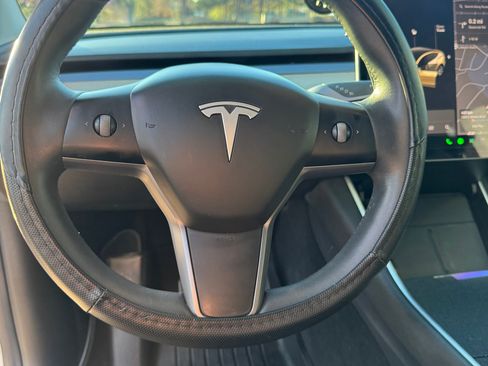 Used 2021 Tesla Model Y Long Range image 5