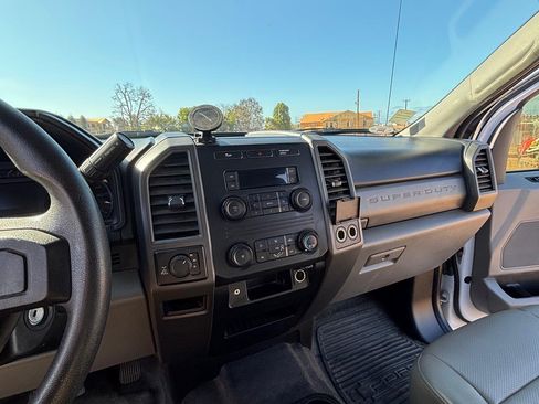 Used 2019 Ford F250 XL w/ Power Equipment Group AWD/4WD image 19