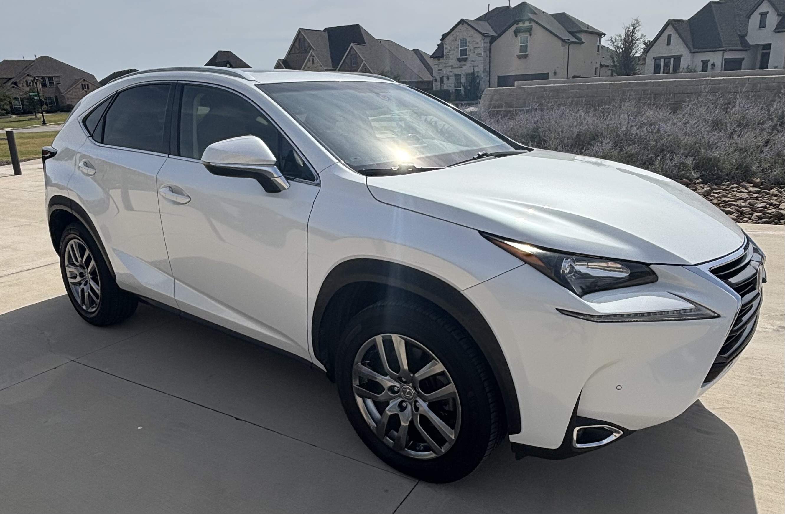 Used 2015 Lexus NX 200t FWD w/ Premium Package image 2