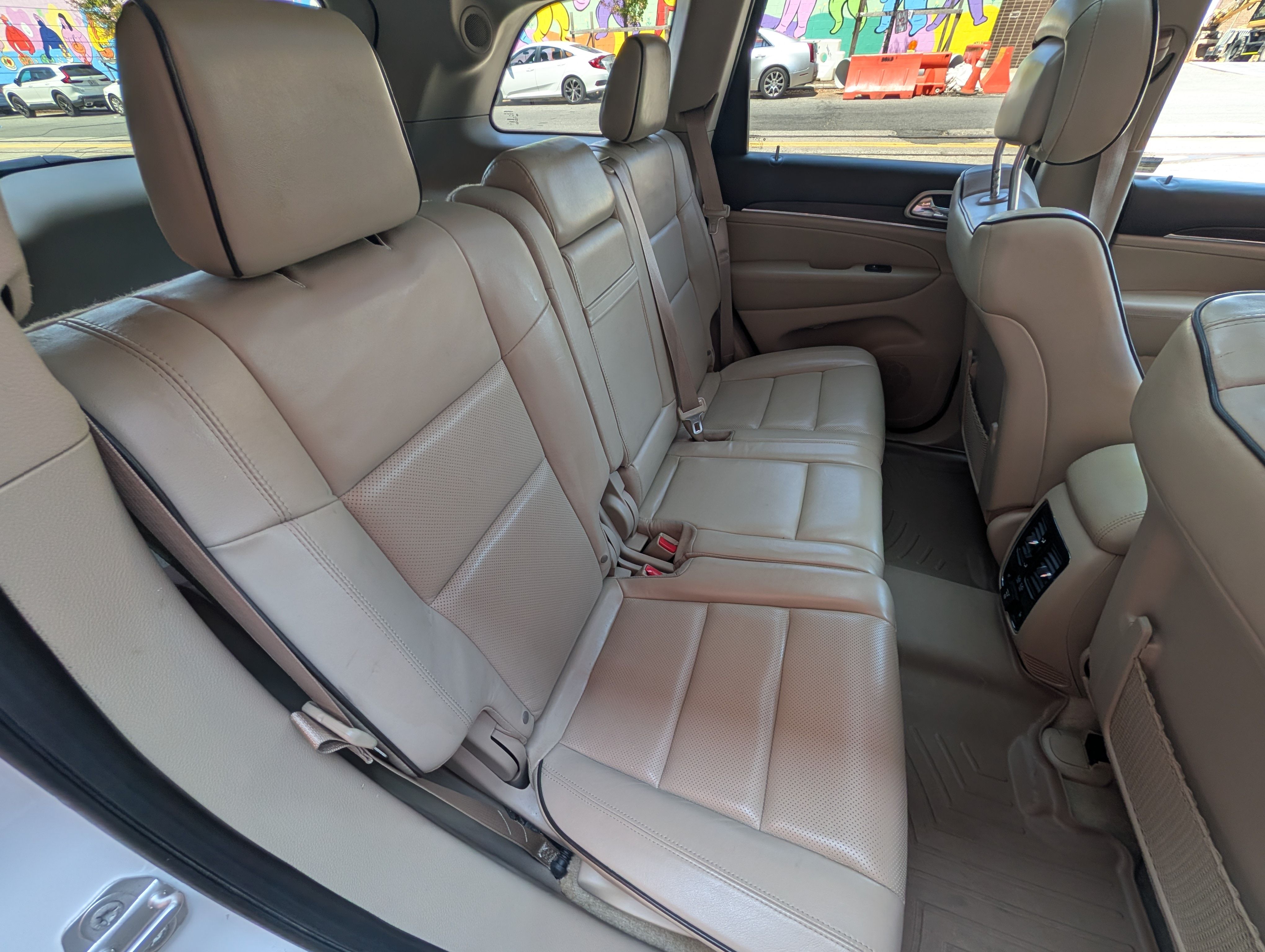Used 2015 Jeep Grand Cherokee Overland w/ Advanced Technology Group AWD/4WD image 15