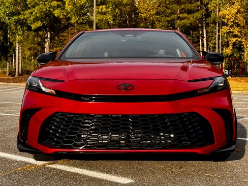 Used 2025 Toyota Camry SE w/ Convenience Package FWD image 5