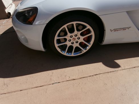 Used 2004 Dodge Viper SRT-10 image 6