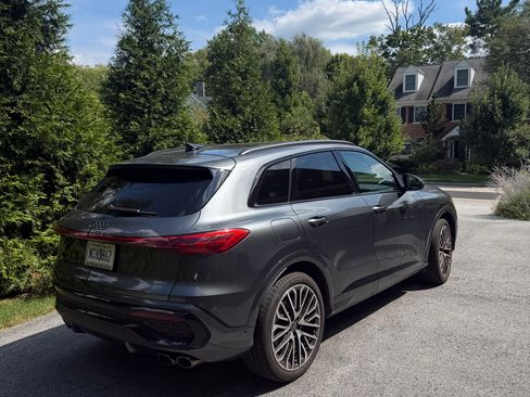Used 2025 Audi SQ5 Premium Plus AWD/4WD image 8
