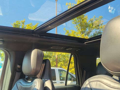 Used 2023 Lincoln Navigator Reserve image 13