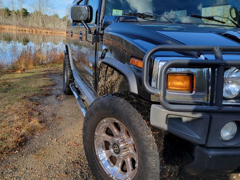 Used 2005 HUMMER H2 w/ Preferred Equipment Group image 9