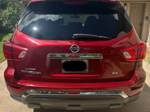 Used 2018 Nissan Pathfinder SV FWD image 4