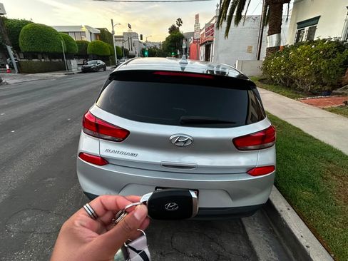 Used 2018 Hyundai Elantra GT w/ Style Package 02 FWD image 4