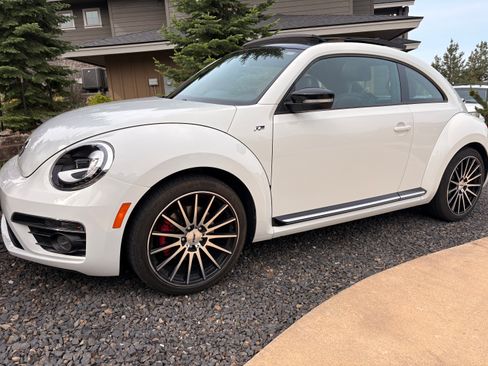 Used 2013 Volkswagen Beetle R-Line FWD image 2