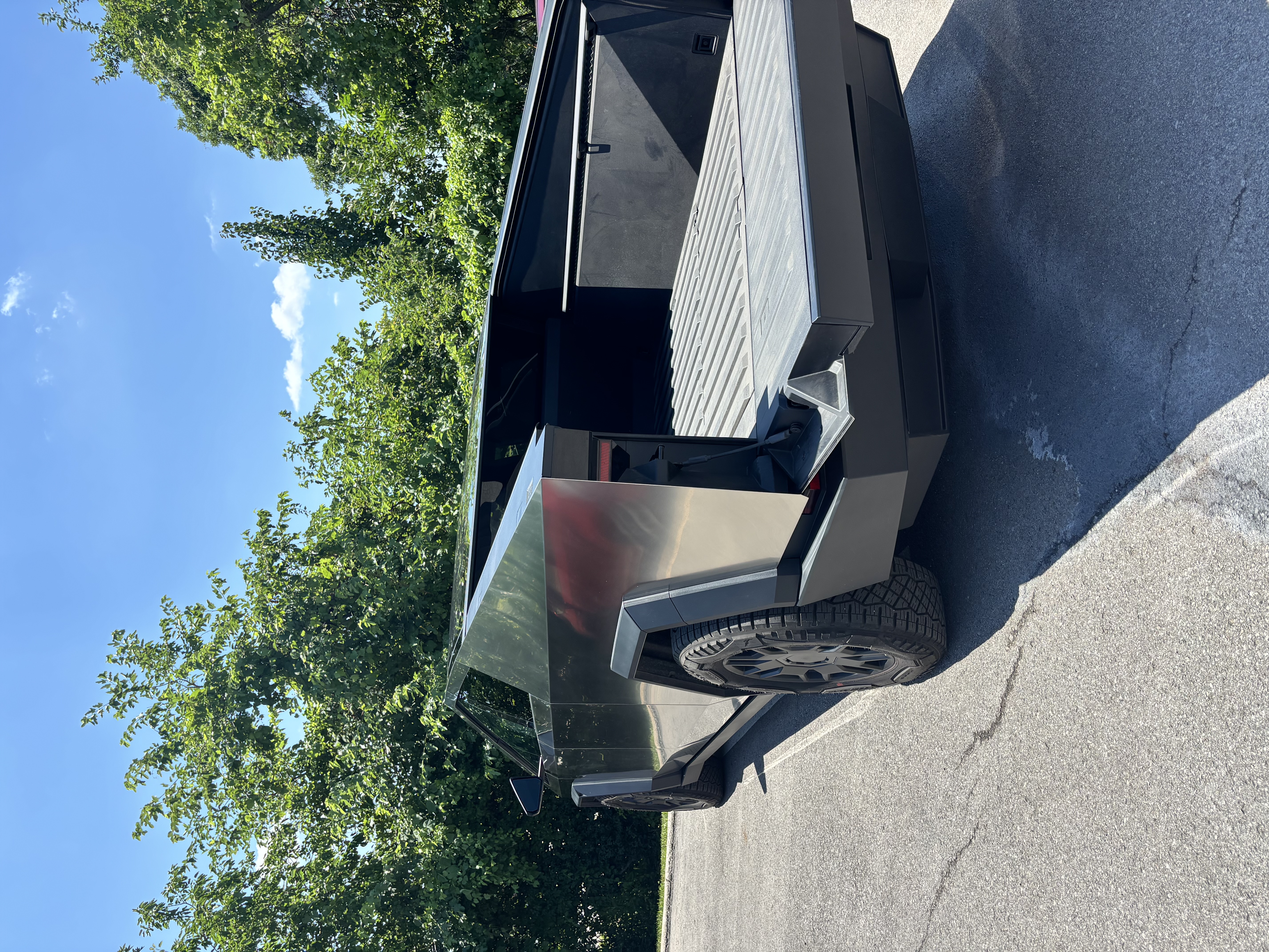 Used 2024 Tesla Cybertruck AWD Crew Cab image 6