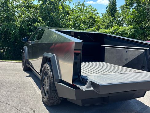 Used 2024 Tesla Cybertruck AWD Crew Cab image 6