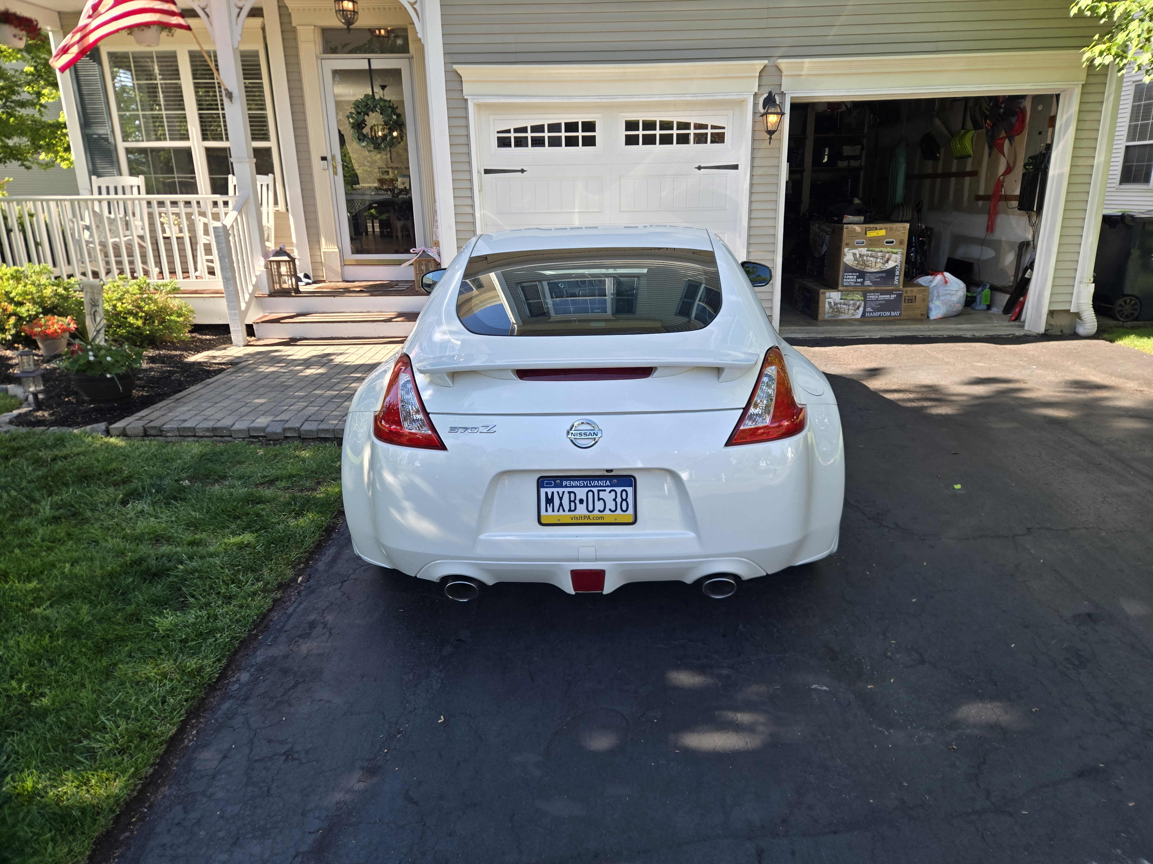 Used 2016 Nissan 370Z Coupe RWD image 2
