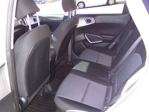 Used 2021 Kia Soul LX image 11