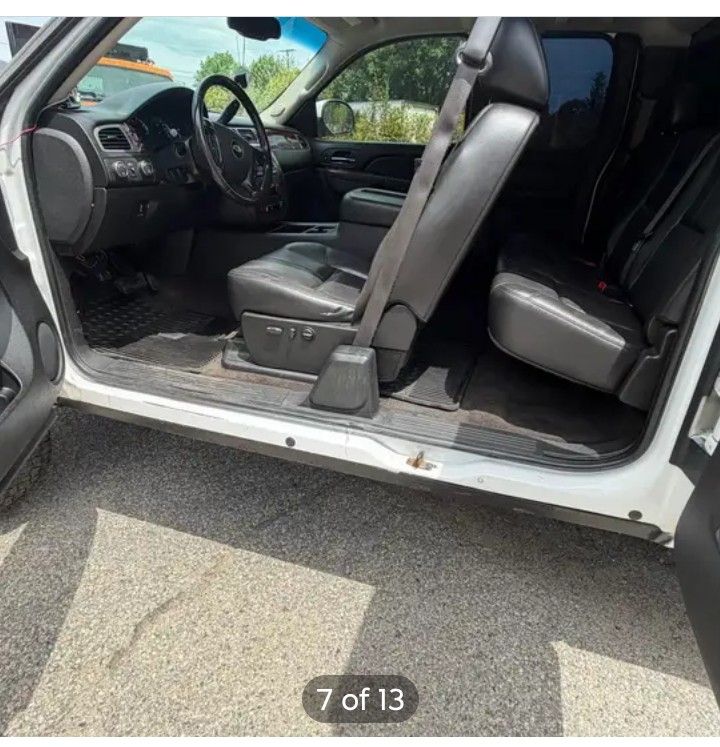 Used 2010 Chevrolet Silverado 1500 LTZ w/ Suspension Package, Off-Road AWD/4WD image 4