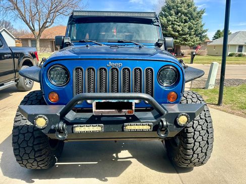 Used 2010 Jeep Wrangler Unlimited Sport image 2