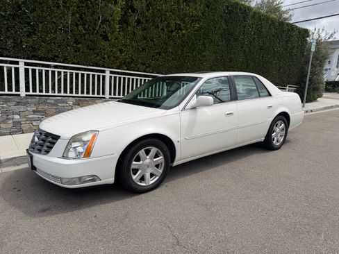 Used 2007 Cadillac DTS w/ Sun And Sound Package FWD image 2