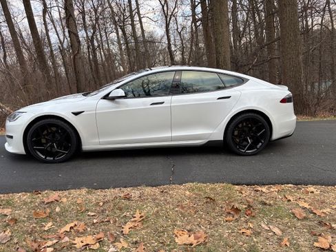 Used 2021 Tesla Model S Plaid image 4
