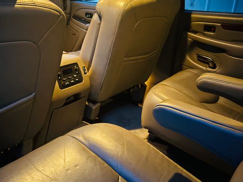 Used 2004 Cadillac Escalade 2WD image 16