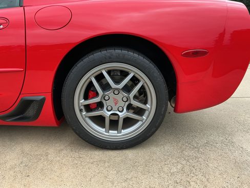 Used 2003 Chevrolet Corvette Z06 w/ Memory Package, 3 Drivers RWD image 12