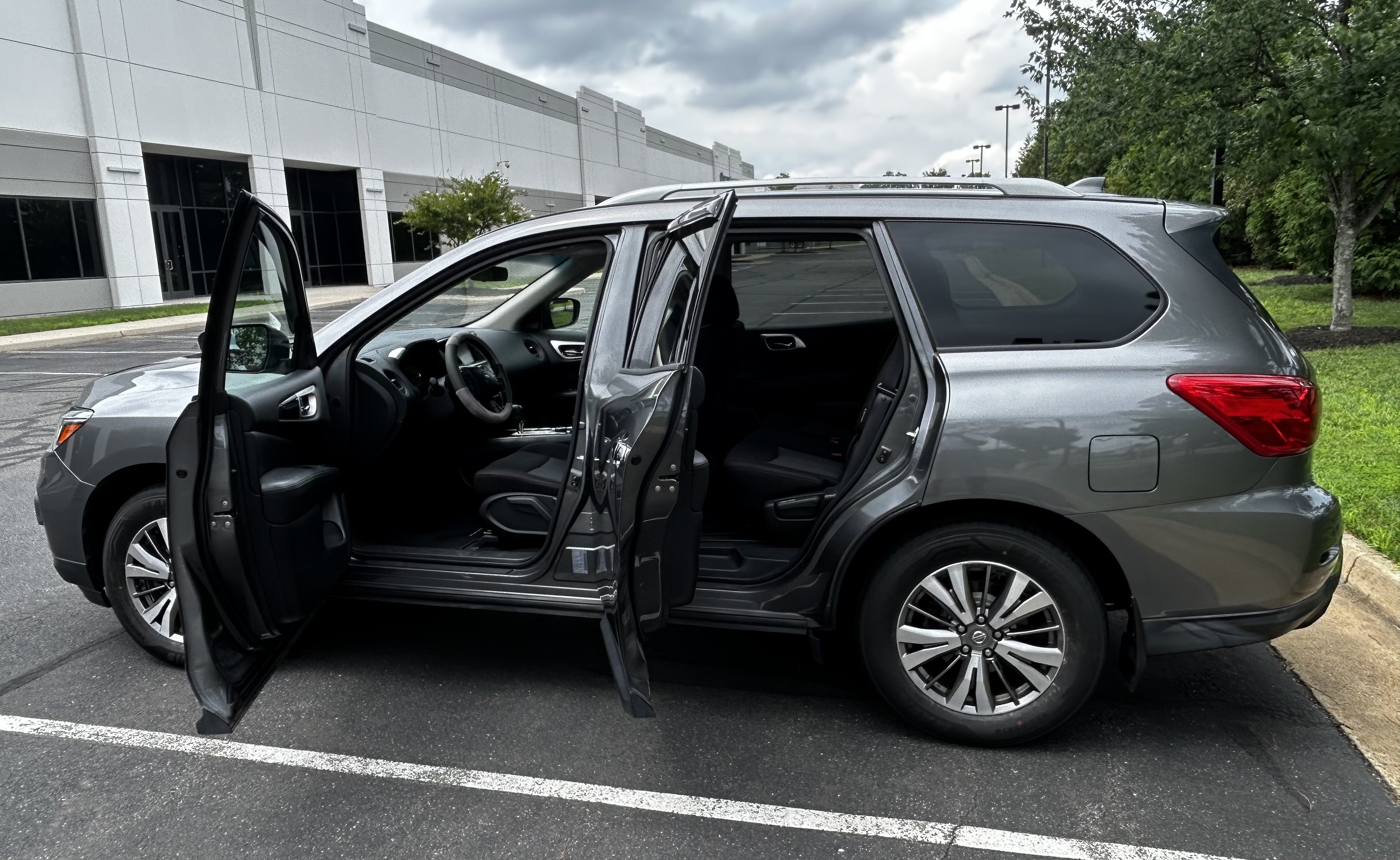Used 2019 Nissan Pathfinder S AWD/4WD image 5