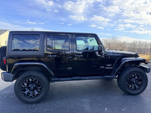 Used 2016 Jeep Wrangler Unlimited Sahara w/ Dual Top Group image 5