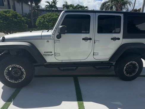 Used 2011 Jeep Wrangler Unlimited Sport image 2